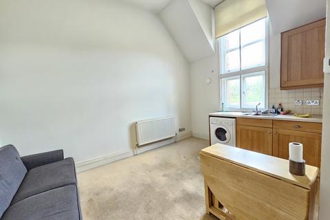 Studio to rent, Bow Road, London E3