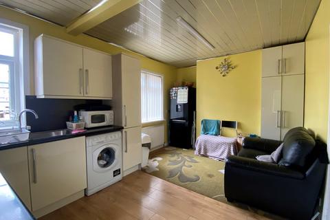 50 Avenue Road, Bradford, BD5 8DB