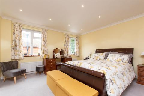6 Greenlands, Sole Street, Gravesend, DA12 3AT