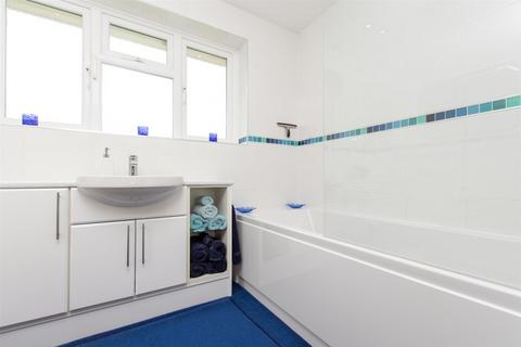 6 Greenlands, Sole Street, Gravesend, DA12 3AT