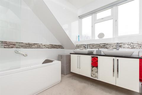6 Greenlands, Sole Street, Gravesend, DA12 3AT