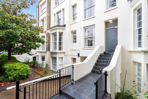 2 bedroom apartment for sale, Cliff Road, London