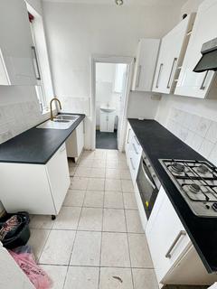 3 bedroom terraced house to rent, Manilla Road, Southend-on-Sea SS1