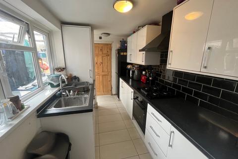 2 bedroom terraced house for sale, Springwell Road, Heston TW5