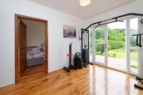 385 Mosspark Boulevard, Glasgow, G52 1JG