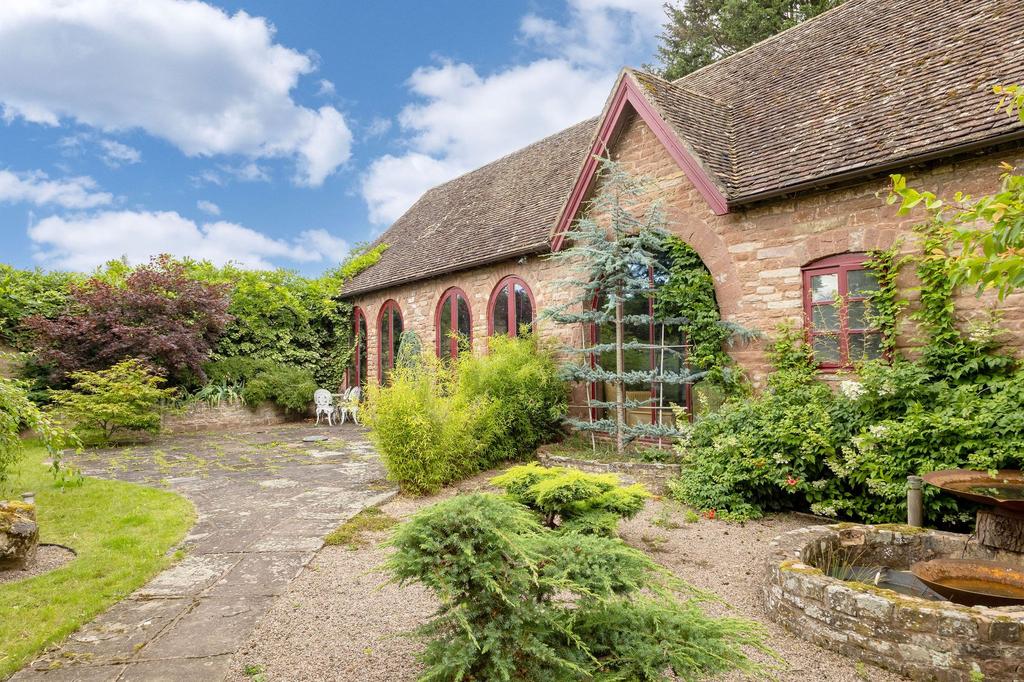 Coach House/Swimming Pool