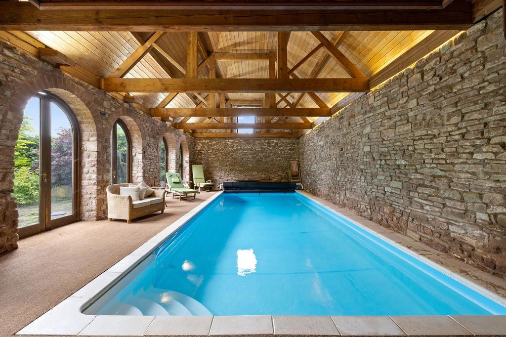 Coach House/Swimming Pool