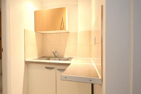 Studio to rent, Stoke Road, Slough, Berkshire, SL2