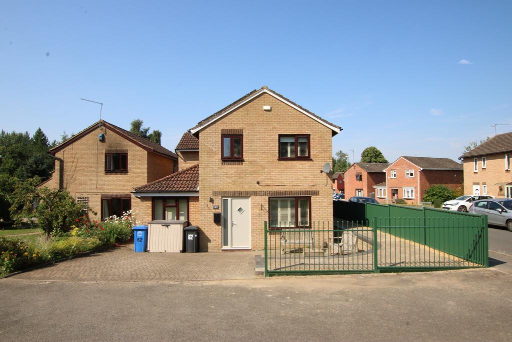 Walsingham Avenue, Kettering NN15 4 bed detached house to rent £1,495