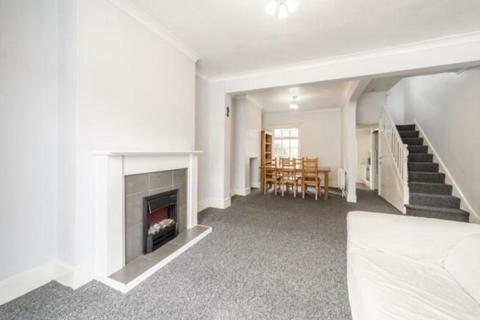 2 bedroom terraced house to rent, Braemar Road, Brentford, TW8