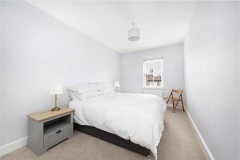 1b Vine Row, Richmond, TW10 6AF
