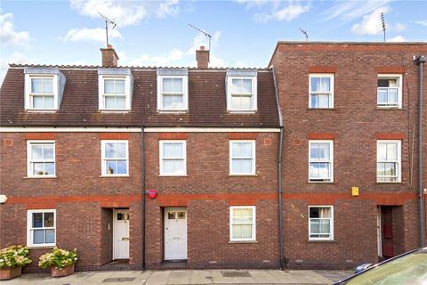 1b Vine Row, Richmond, TW10 6AF