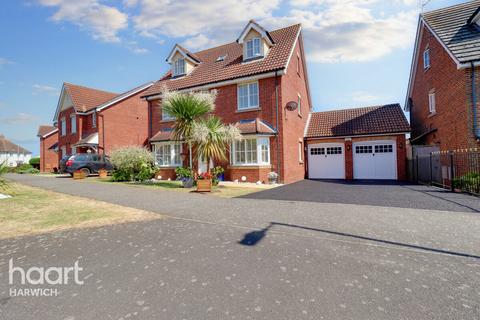 5 bedroom detached house for sale, Gravel Hill Way, Harwich