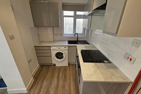 2 bedroom flat to rent, Putney Bridge Rd, Wandsworth SW18
