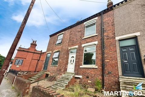 2 bedroom end of terrace house to rent, Aberford Road, Wakefield WF3