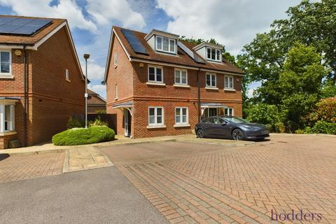3 bedroom semi-detached house to rent, Lowther Close, Chertsey, Surrey, KT16