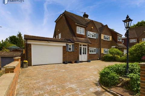 8 Darcy Close, Coulsdon, CR5 1QT