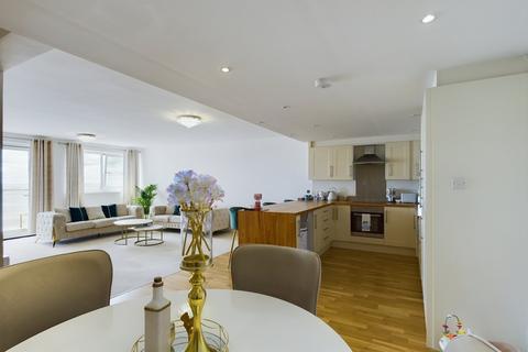 3 bedroom apartment for sale, West Terrace, Folkestone