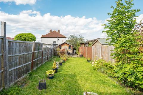 3 bedroom terraced house for sale, Peterborough Road, Carshalton