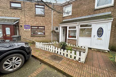 3 bedroom semi-detached house for sale, Kirkdale Court, South shields , South Shields, Tyne and Wear, NE34 9EU