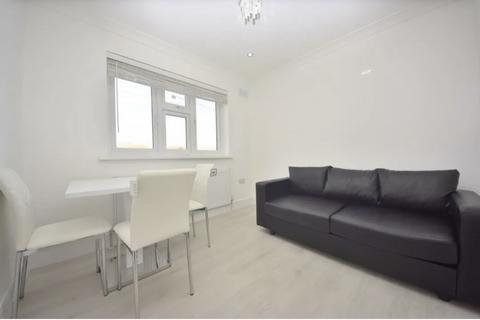 2 bedroom flat to rent, Fullwell Avenue, Ilford IG5