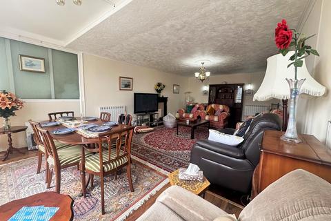 2 bedroom ground floor flat for sale, Sussex Heights, Brighton