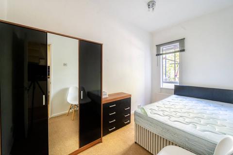 2 bedroom flat to rent, New Kings Road, Parsons Green, London, SW6