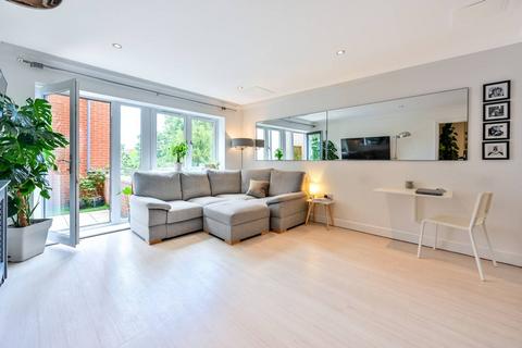 2 bedroom flat for sale, Epsom Road, Merrow, Guildford, GU1