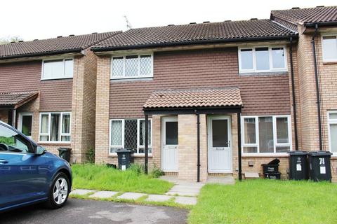 2 bedroom semi-detached house to rent, Chandos Close, Swindon SN5