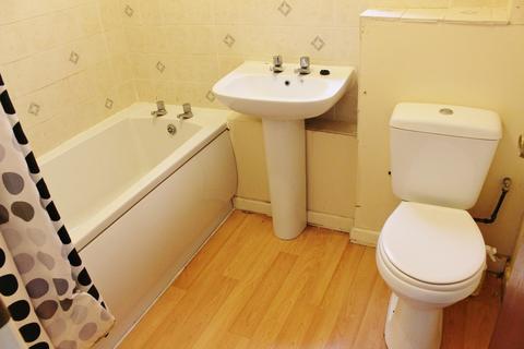 2 bedroom semi-detached house to rent, Chandos Close, Swindon SN5