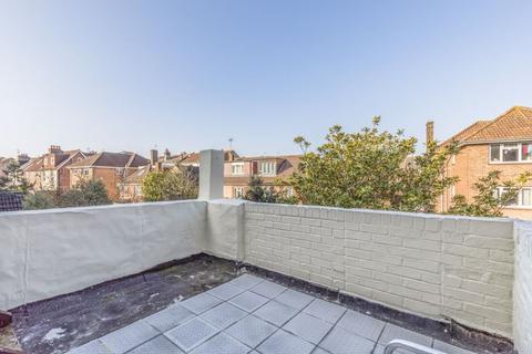 2 bedroom apartment to rent, Elphinstone Road, Southsea