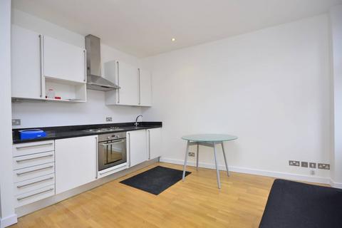 Studio to rent, Hampstead High Street, Hampstead, London, NW3