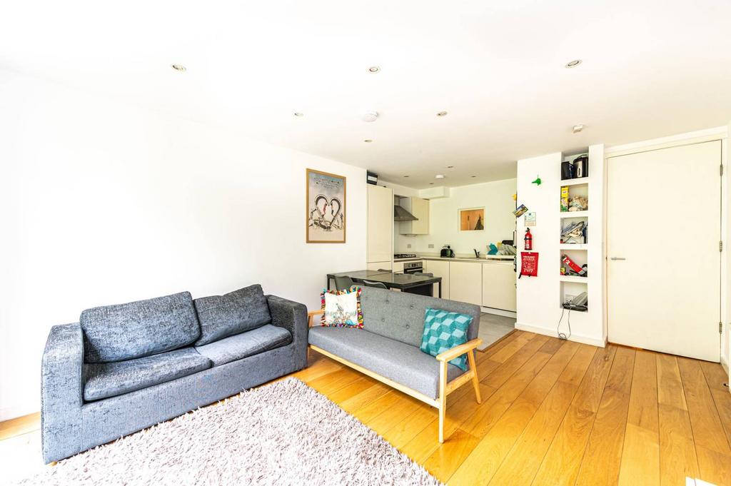 Caledonian Road, Caledonian Road... 2 bed flat to rent £3,034 pcm (£