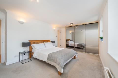 2 bedroom flat for sale, Pepper Street, London