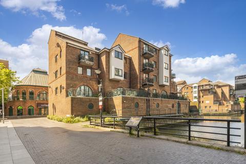 2 bedroom flat for sale, Pepper Street, London