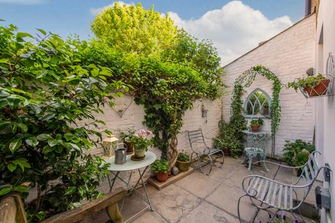 9 Redgrave Road, London, SW15 1PX