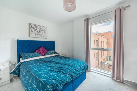 2 bedroom flat for sale, Hargrave Drive, Pinner, Harrow, HA1