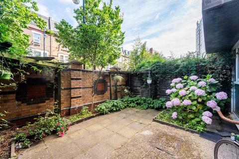 3 bedroom maisonette to rent, Roman Road, Bethnal Green, London, E2