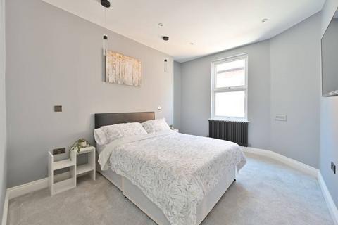 3 bedroom flat for sale, Leigham Court Road, Streatham, London, SW16