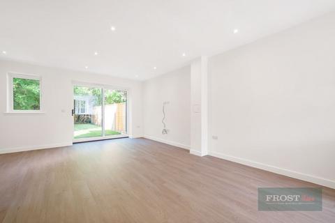 3 bedroom end of terrace house to rent, Smitham Bottom Lane, West Purley