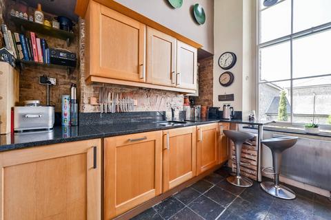 3 bedroom flat for sale, Boulter House, Shooters Hill, London, SE18