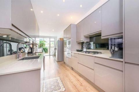 5 bedroom flat to rent, Temple Gardens, Temple Fortune, NW11