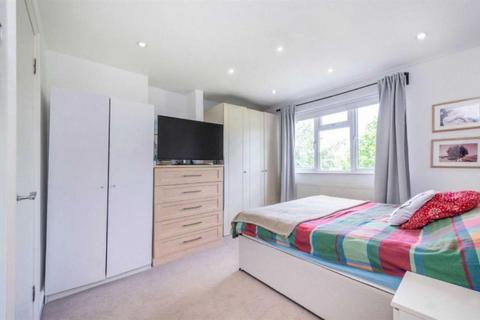 5 bedroom flat to rent, Temple Gardens, Temple Fortune, London, NW11