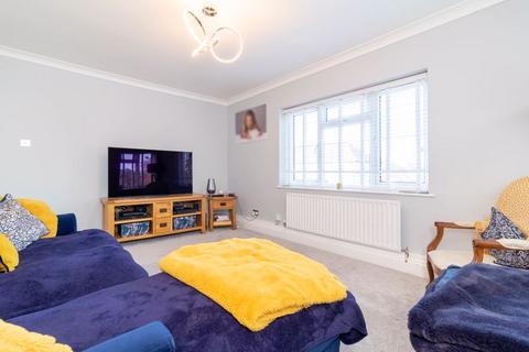43 Farm Road, Warlingham, CR6 9DH