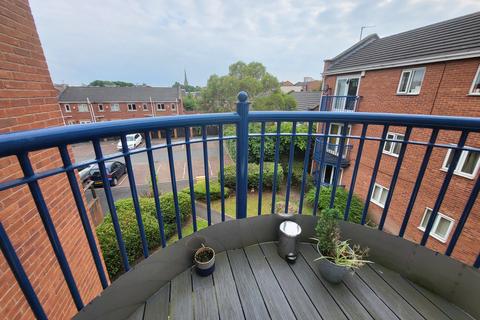 2 bedroom flat to rent, Mallow Street, Hulme, Manchester. M15 5GE