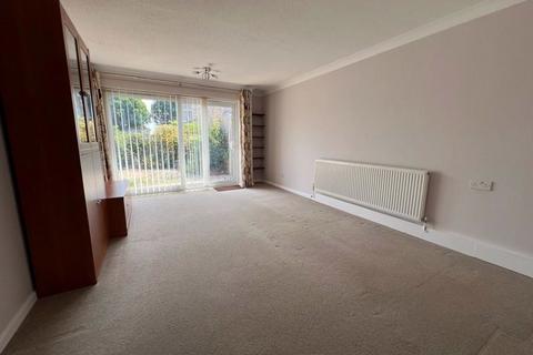 2 bedroom flat to rent, Braxteds, Laindon SS15