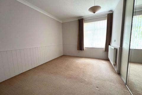 2 bedroom flat to rent, Braxteds, Laindon SS15