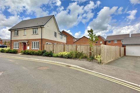 3 bedroom semi-detached house for sale, Wilson Road, Banbury - No onward chain