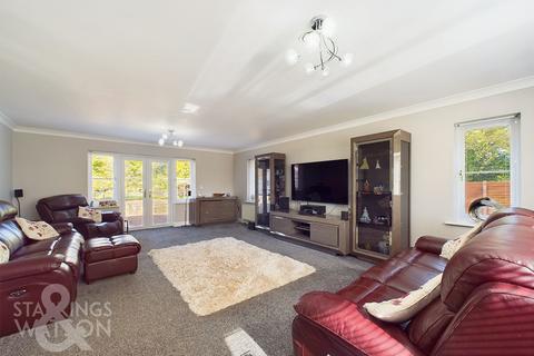 5 bedroom detached bungalow for sale, Shelfanger Road, Roydon, Diss, IP22