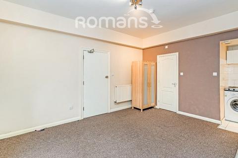 Studio to rent, London Road, High Wycombe